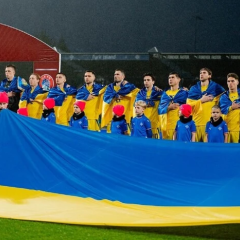 Украинская команда празднует победу