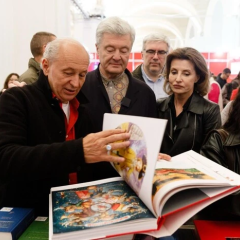 Порошенко з дружиною на Книжковому Арсеналі