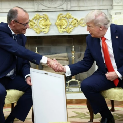 Меркель призвала Трампа усилить давление на Путина