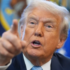 Gold coin with Trump's portrait