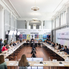 Група соцпрацівників на навчанні
