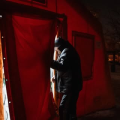 Мобільний пункт незламності вночі