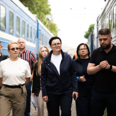 Потяг-кухня з 10 тисяч їжі для ВПО