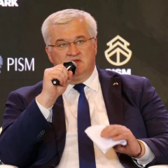 Сибіга у Варшаві обговорює умови переговорів