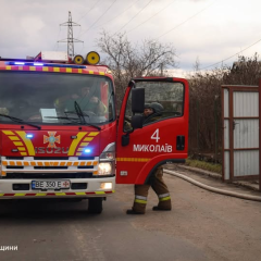 Дрон атакує Миколаїв: госпіталізовані люди, руйнування