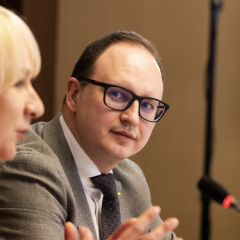 Логотип Американско-Українского фонда відбудови