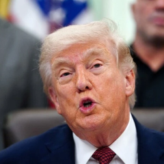 Рейтинг Трампа падає другий місяць