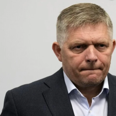 Фицо поздравляет Мадяра с победой