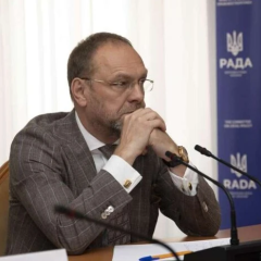 Обшуки у депутата Тимошенко: Власенко пояснює мету