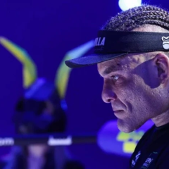 Екс-боєць UFC з депортованим з Росії