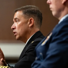 Адмірал США виступає перед Конгресом