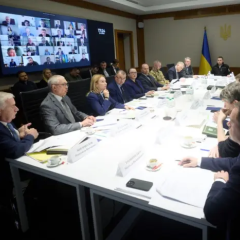 Український політик проводить нараду в Африці