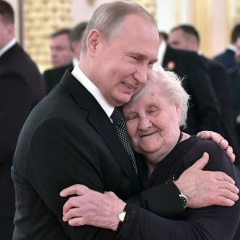 Путін і вчителька на параді в Кремлі