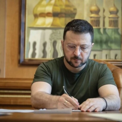 Зеленский подписал санкции против 128 лиц и компаний