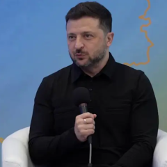 Зеленський в Славутичі розглядає плани фортифікації