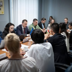 Японська віцепрезидентка приїхала в Україну