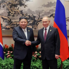 Путін і Кім Чен Ин на фоні новорічної ялинки