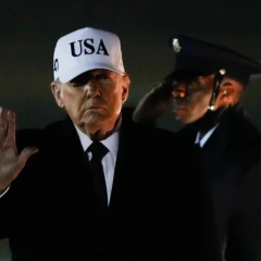 Трамп обговорює операцію в Ірані