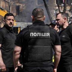 Зеленський на місці ракетного удару