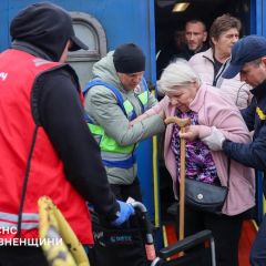 Рятувальники зустріли евакуйованих на Рівненщині
