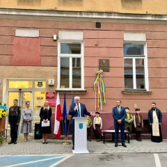 Мемориальная доска МЗС УНР в Тарнове