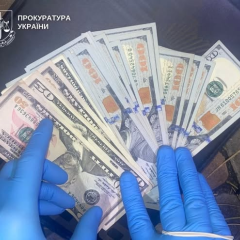 Шахрай вимагає гроші від постраждалого