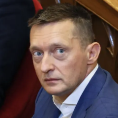 Банковские переводы на миллиарды форинтов