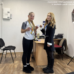 14-летняя футболистка получает первый паспорт