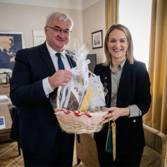 Корзины с пасхальными символами для партнеров