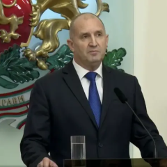 Президент Болгарії подає відставку