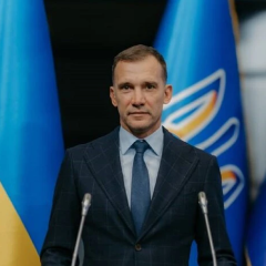 Шевченко и игроки обсуждают поражение