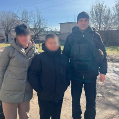 Эвакуация с Херсонщины: полиция спасает мать с ребенком