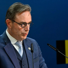Прапори ЄС та Росії