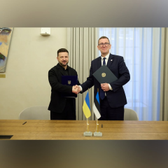 Zelensky awarded Estonian Prime Minister with an order