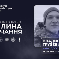 Пограничник Грузевич на морском побережье
