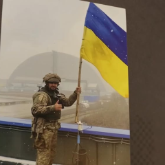 Министр Клименко награждает ликвидаторов аварии