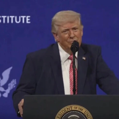 Трамп розмовляє про мир в Україні