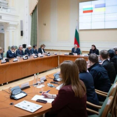 Флаги Украины и Болгарии