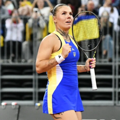 Александра Олийникова выигрывает на турнире WTA