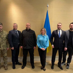 Делегации Украины, США и России на переговорах
