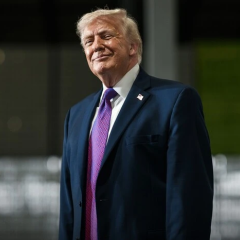Паспорт з портретом Трампа для відзначення 250-річчя незалежності
