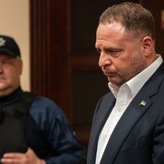 Адвокат вносить плату за камеру