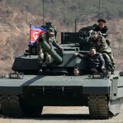 Новый танк Северной Кореи перехватывает ракеты