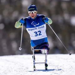 Спортсмены на лыжах на Паралимпиаде 2026