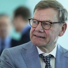 Підпис міністра закордонних справ під російський трек