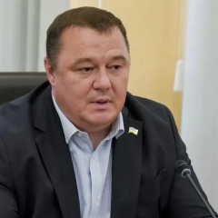 Народные депутаты приветствуют Олексея Брехта