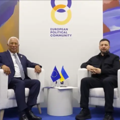 Логотип ЄС з українським прапором на тлі