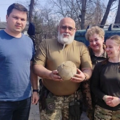 Кость мамонта и монета XVII века