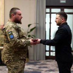 Зеленський вручає нагороди військовим на Закарпатті