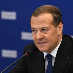 Медведев угрожает ударами по АЭС